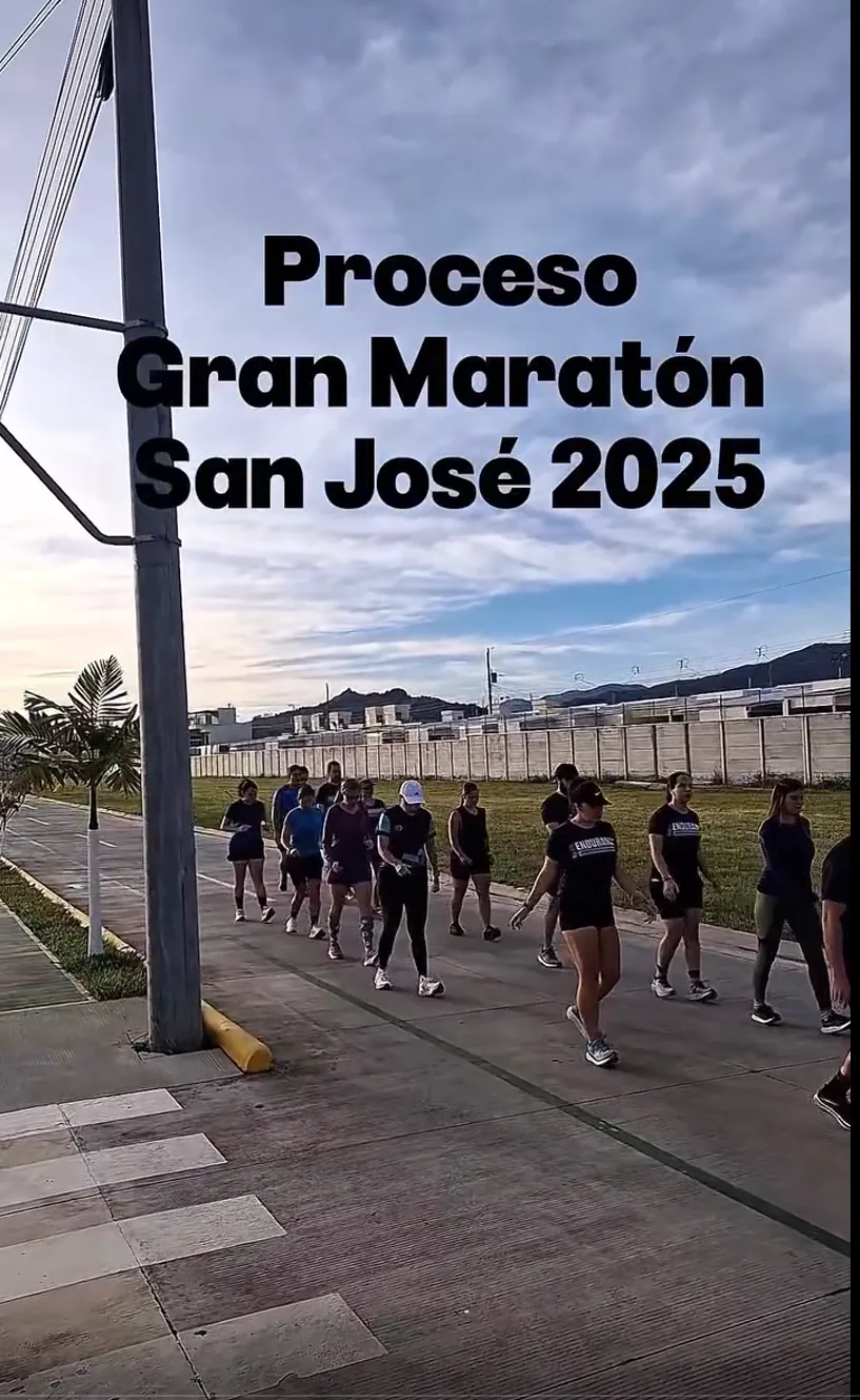 Calentamiento previo a entrenamiento grupal de running - Endurance Team CR